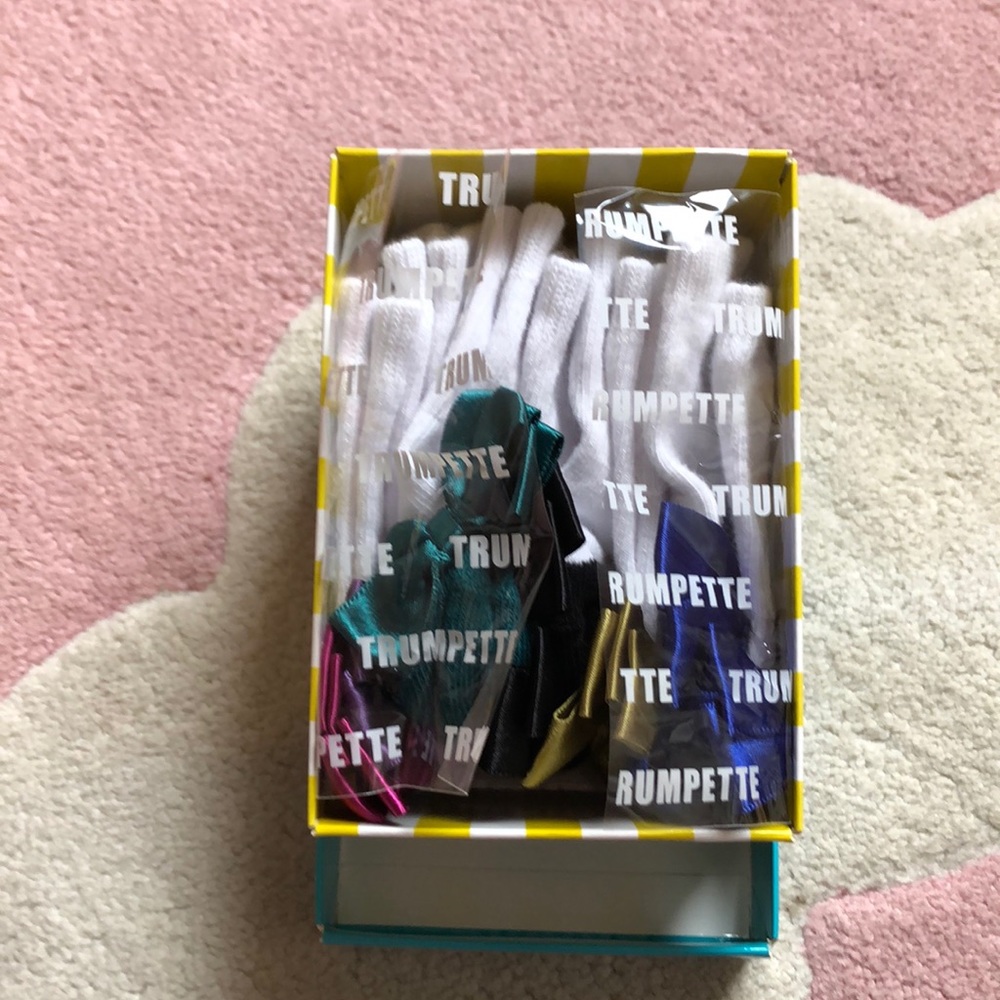 Trumpette socks - brand new in box (sz 0-12 mos)